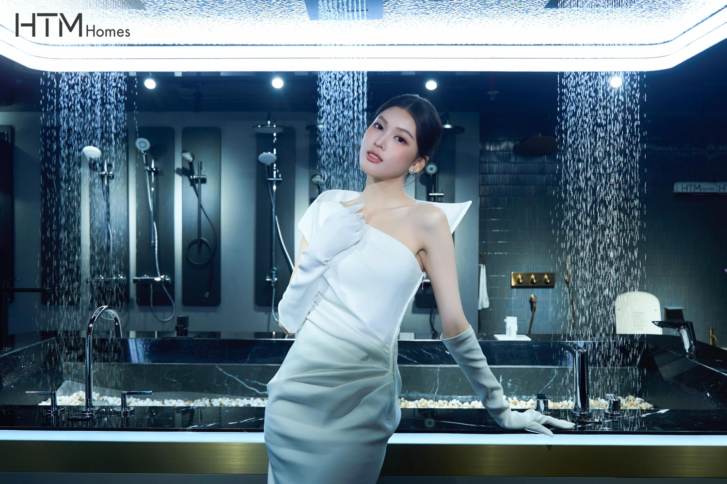 Á hậu Nguyễn Lê Ngọc Thảo thả dáng kiêu sa bên các thiết kế phòng tắm từ KLUDI