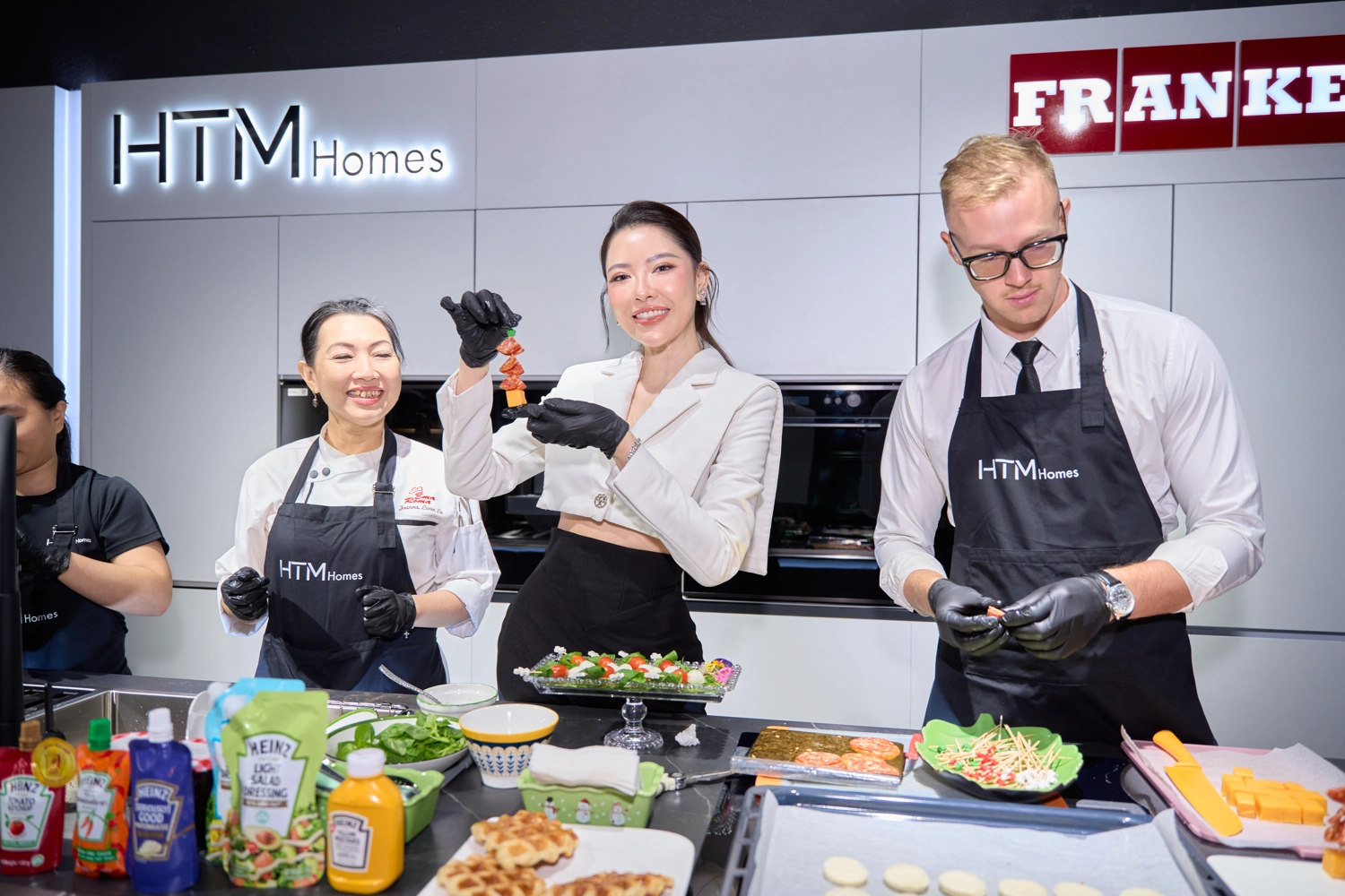 Hoa hậu - Doanh nhân Nykky Đỗ trải nghiệm Live Cooking Show tại không gian trưng bày thương hiệu bếp Franke
