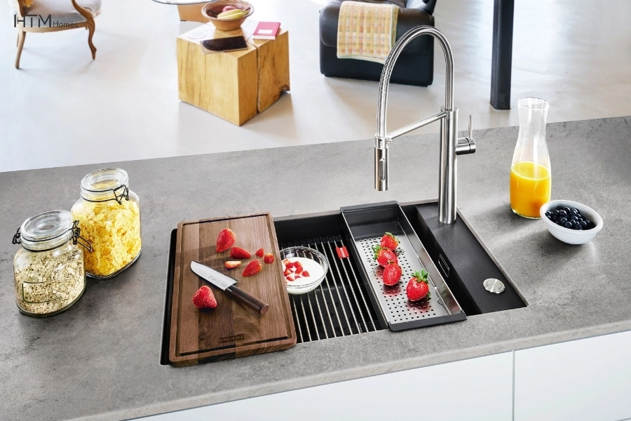 Chậu rửa bát 1 hộc cao cấp tích hợp phụ kiện tiện lợi như: giá úp thớt, khay trượt